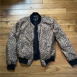 Animal print bomber jacket. Light puff jacket